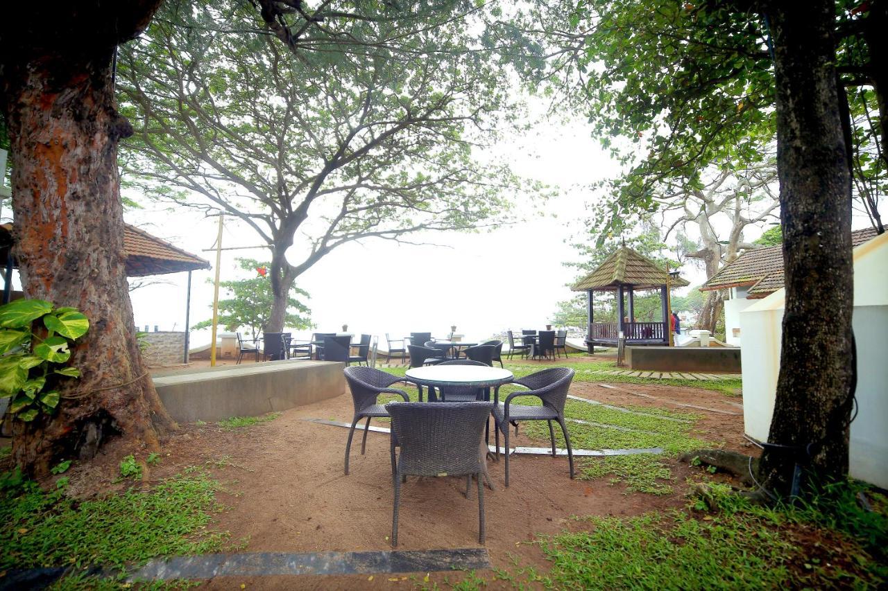 Old Lighthouse Bristow Hotel Kochi Esterno foto