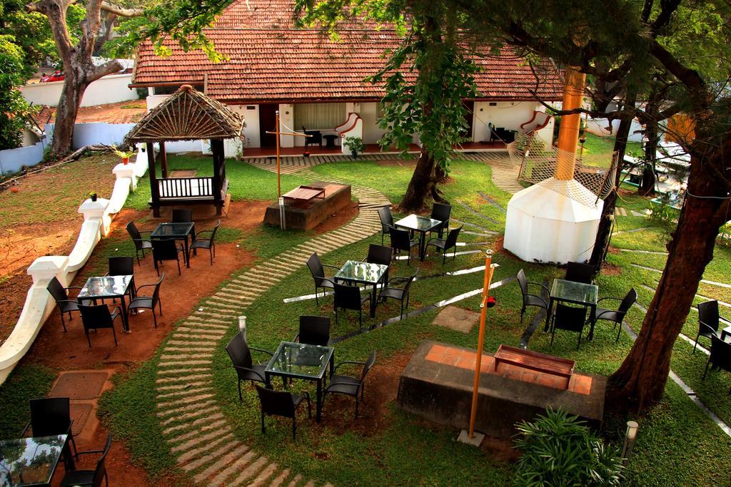 Old Lighthouse Bristow Hotel Kochi Esterno foto