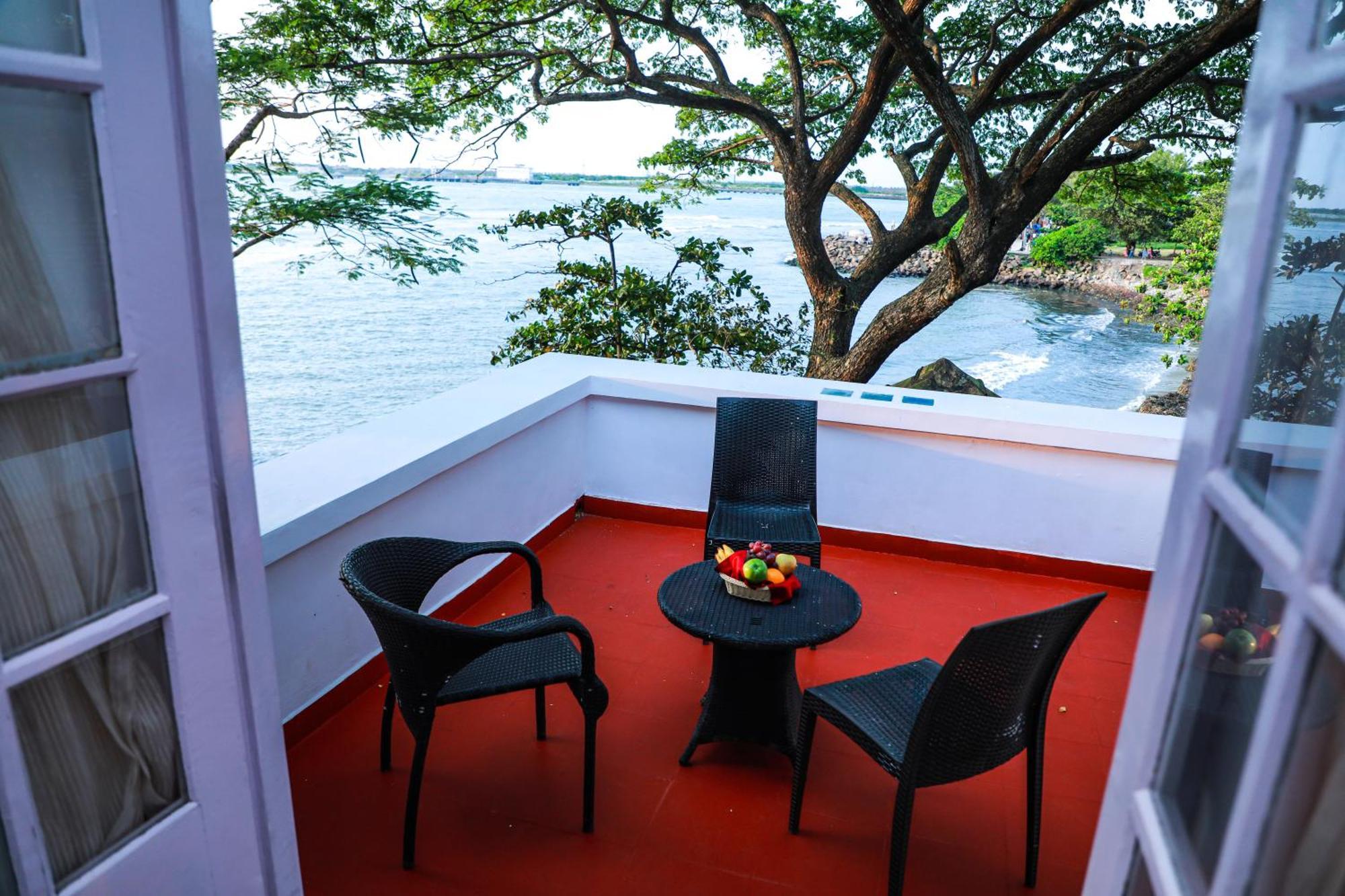 Old Lighthouse Bristow Hotel Kochi Esterno foto