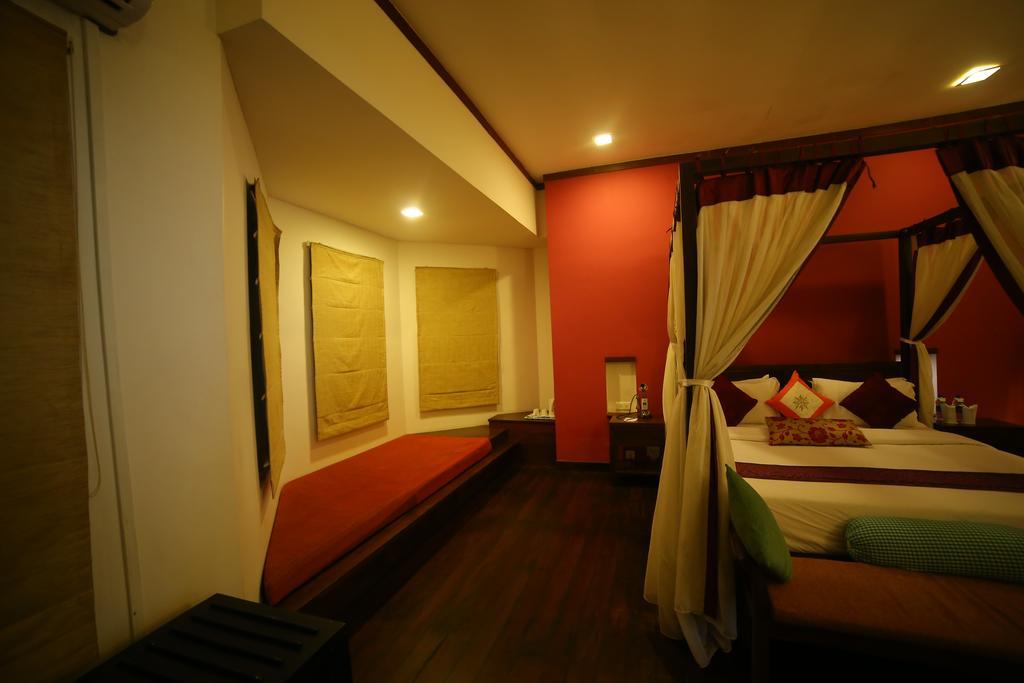 Old Lighthouse Bristow Hotel Kochi Esterno foto