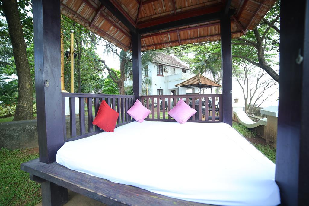 Old Lighthouse Bristow Hotel Kochi Esterno foto