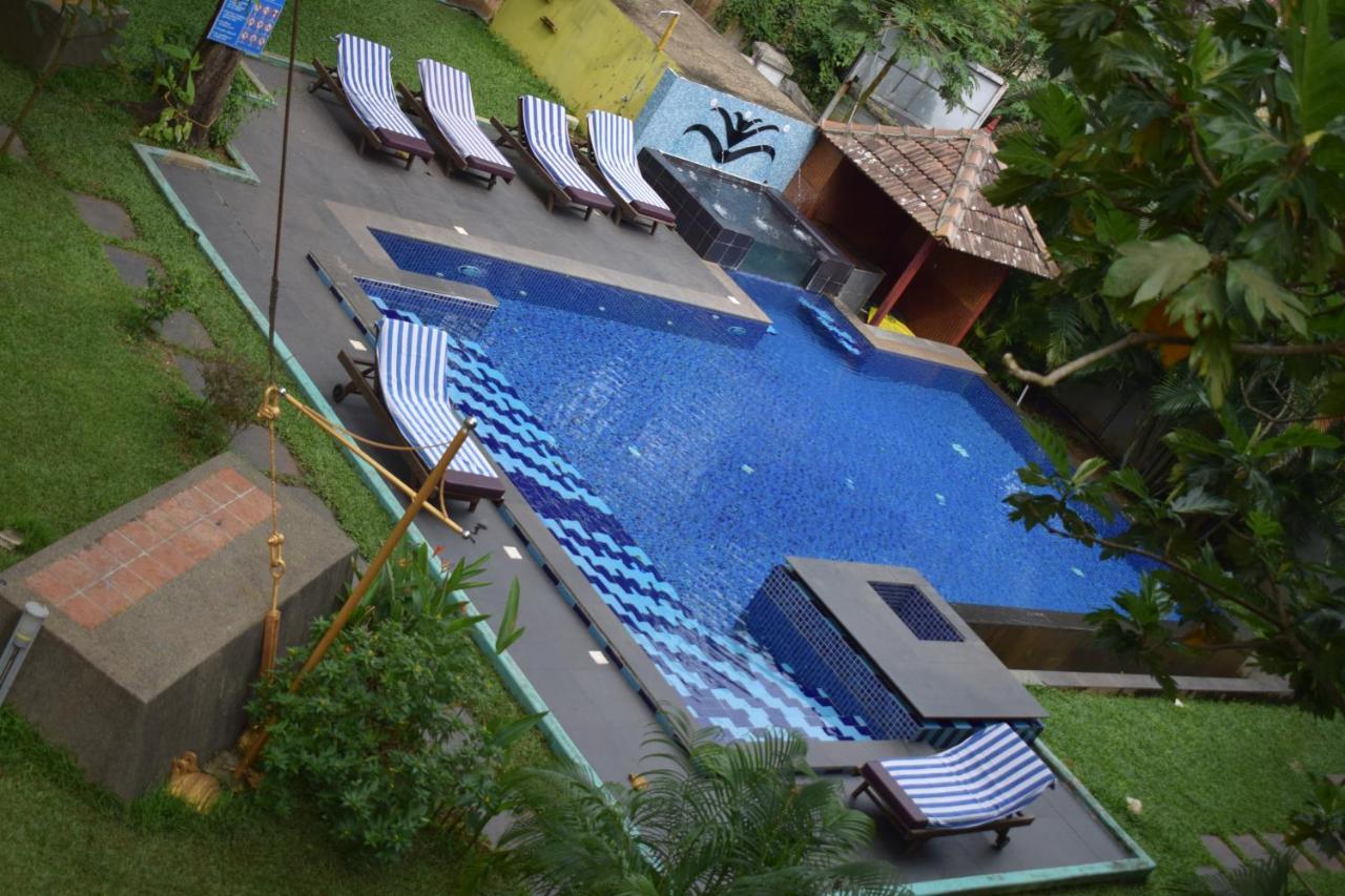 Old Lighthouse Bristow Hotel Kochi Esterno foto